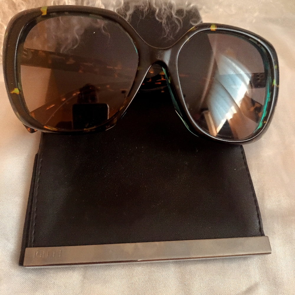 FENDI Sunglasses - Picture 7 of 12